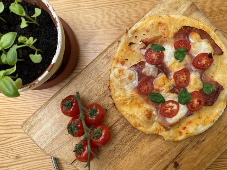 Pečeme domácí fitness pizzu a dodržujeme jídelníček